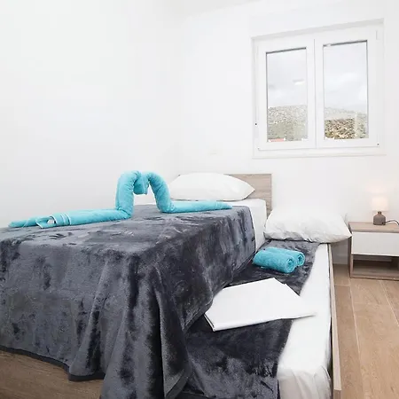 Two-bedroom In Appartement *