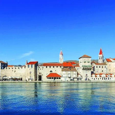 Two-bedroom In Appartement Trogir