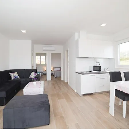 Stunning Apartment In Trogir With House Sea View Trogir