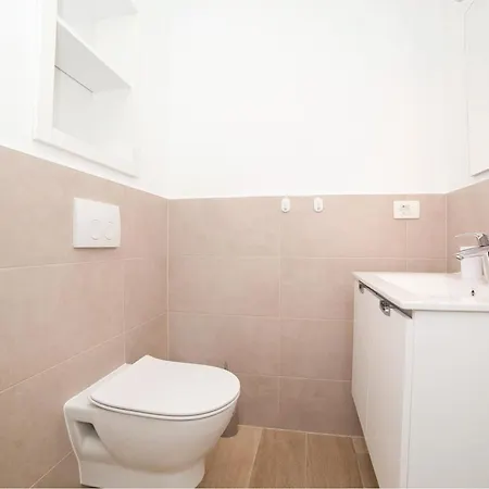 Stunning Apartment In Trogir With House Sea View *