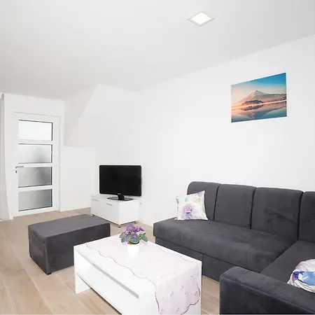 Stunning Apartment In Trogir With House Sea View *