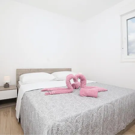 Stunning Apartment In Trogir With House Sea View