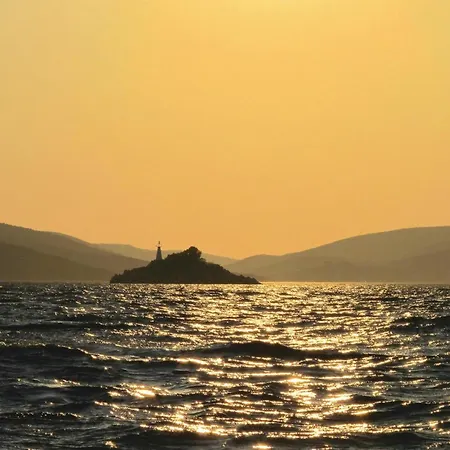 Stunning Apartment In Trogir With House Sea View Trogir