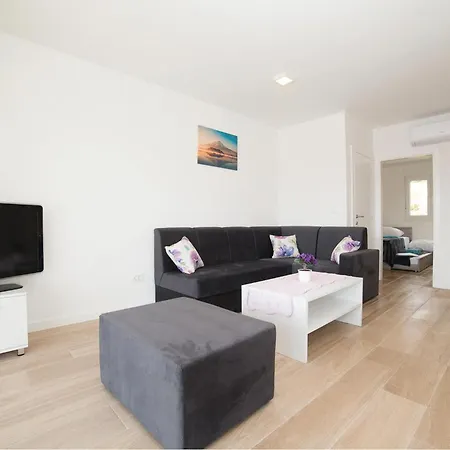 Stunning Apartment In Trogir With House Sea View * Trogir